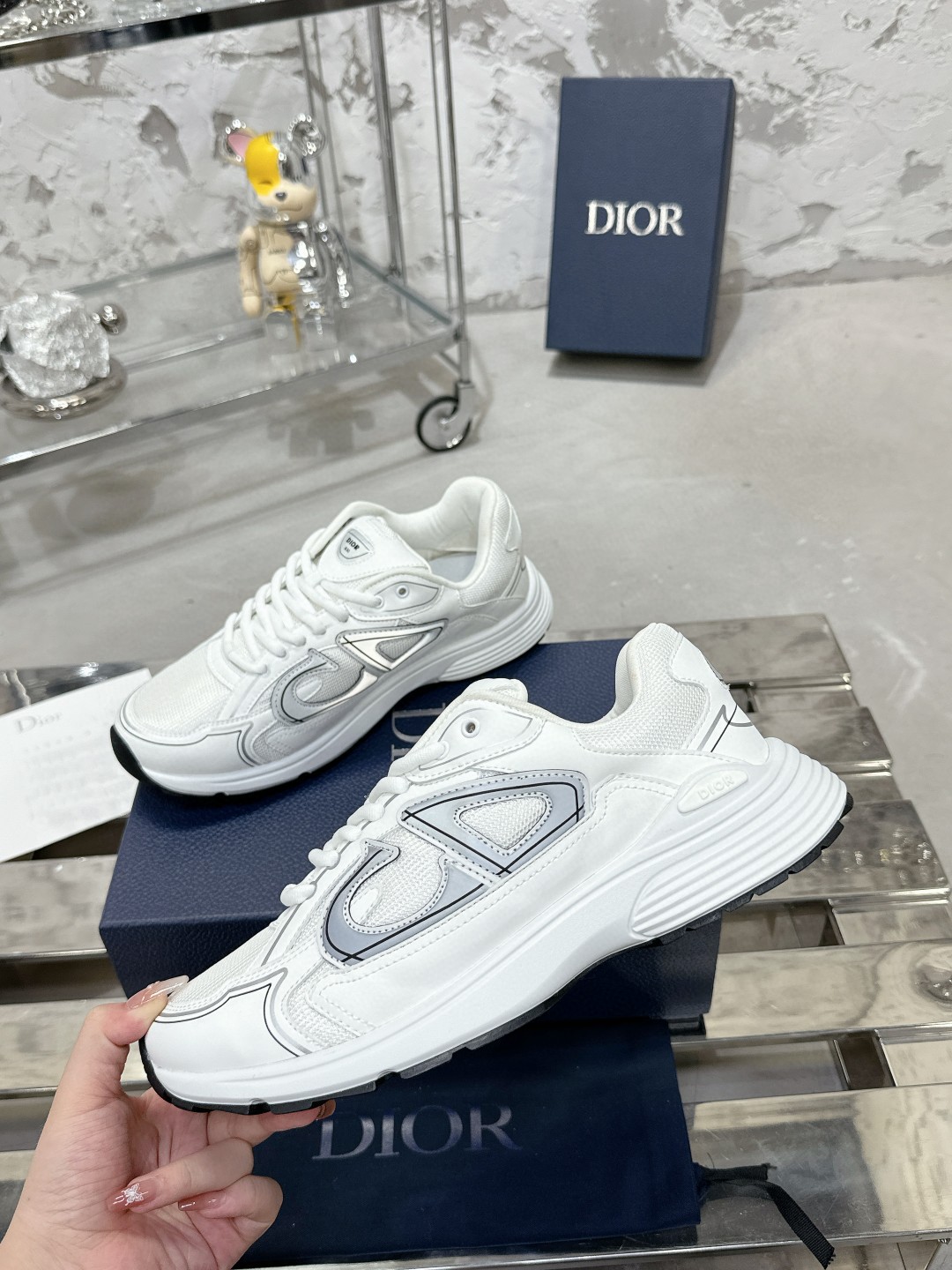 Dior-B30-4-Wit